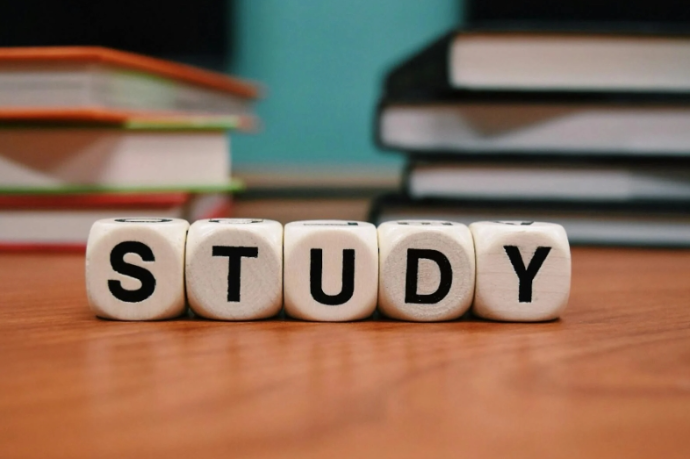 美国大学本科毕业占比是多少